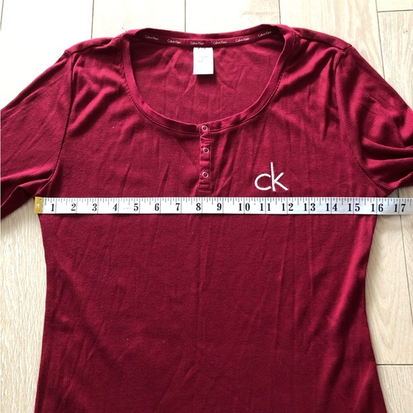 Calvin Klein Henley Neck Logo Embroidered Ribbed Long Sleeve Top in Burgundy M - Picture 9 of 10